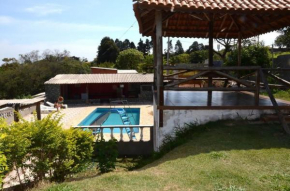 Casa para relaxar com piscina e WiFi em Mairinque